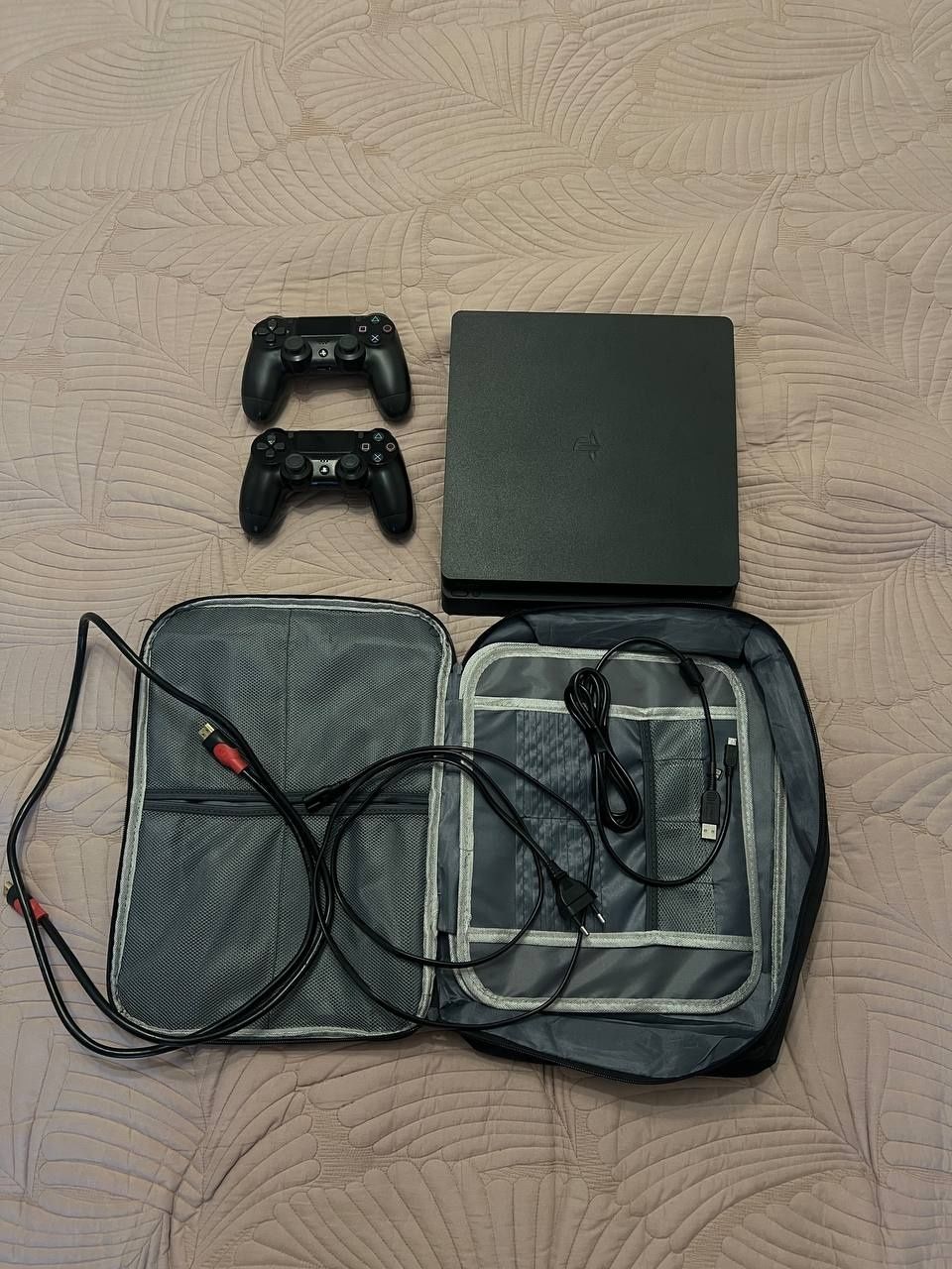 СРОЧНО! ТОРГ продам PS 4 Slim в идеальном состояний