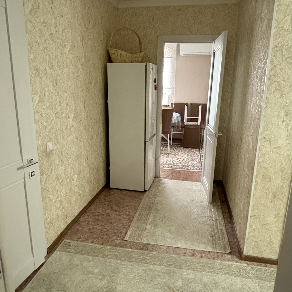 Продам двух комнатный квартиру