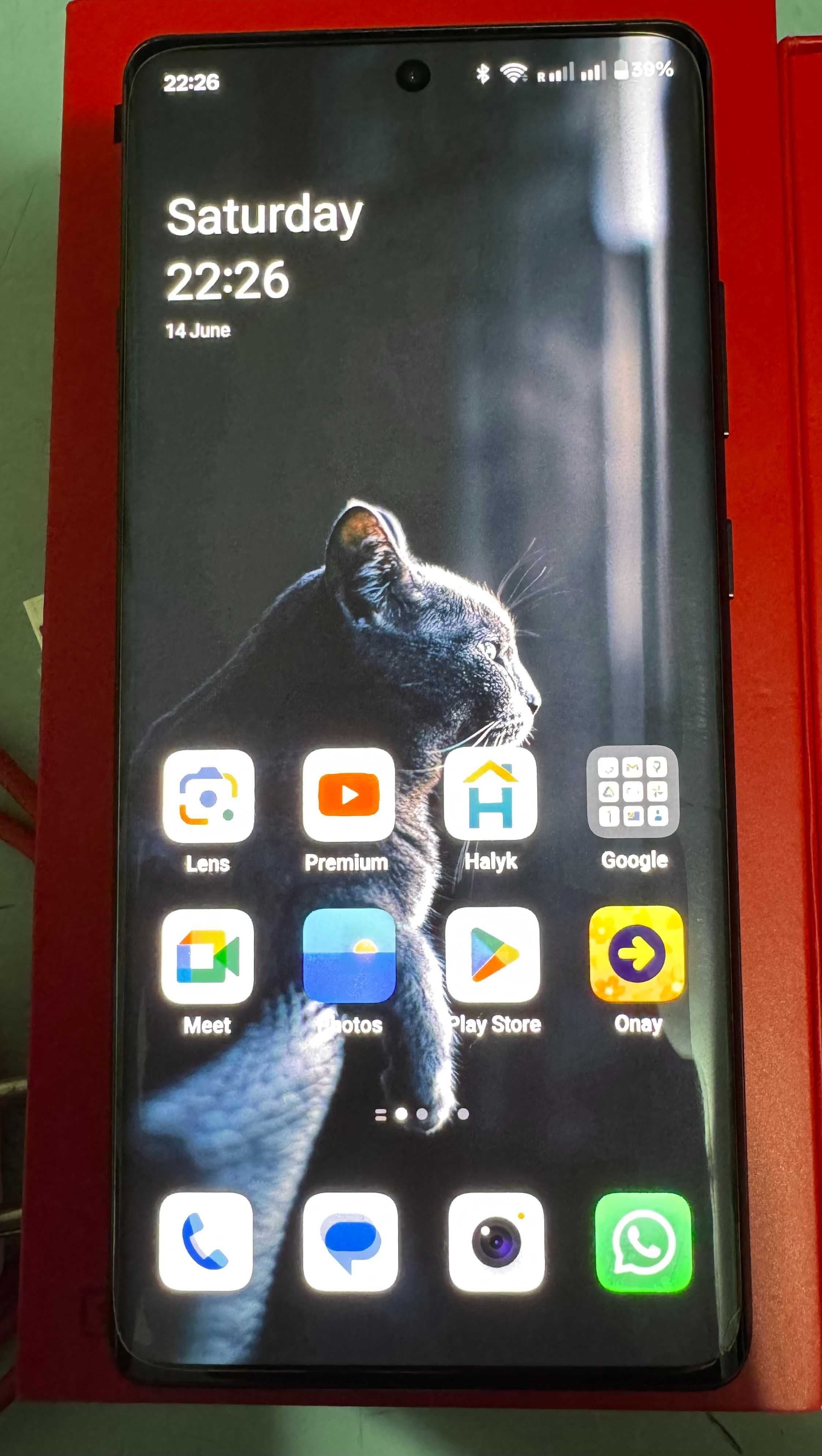 One plus 12R 256gb. Brand new condition in waranty