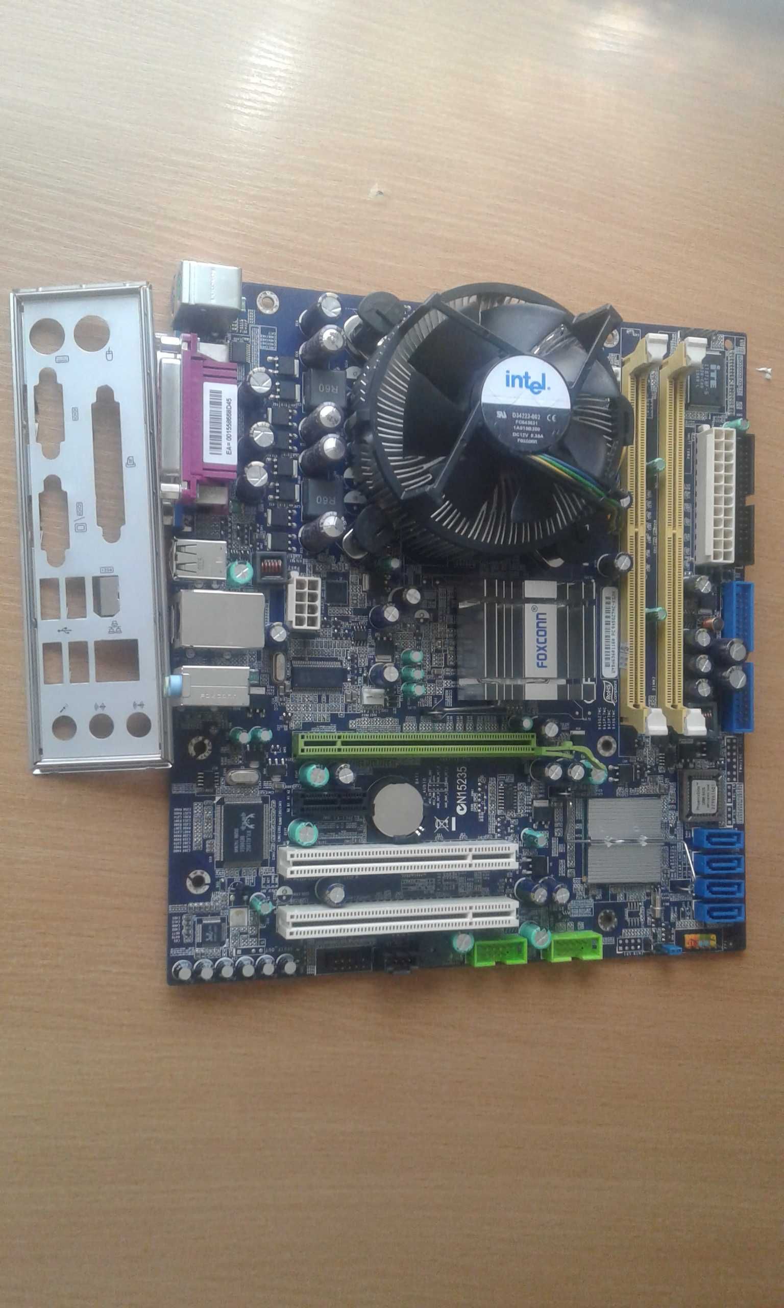 Материнская плата Foxconn 945GZ7MC-KS2H (LGA 775) + P4 3.2 GНz+ кулер