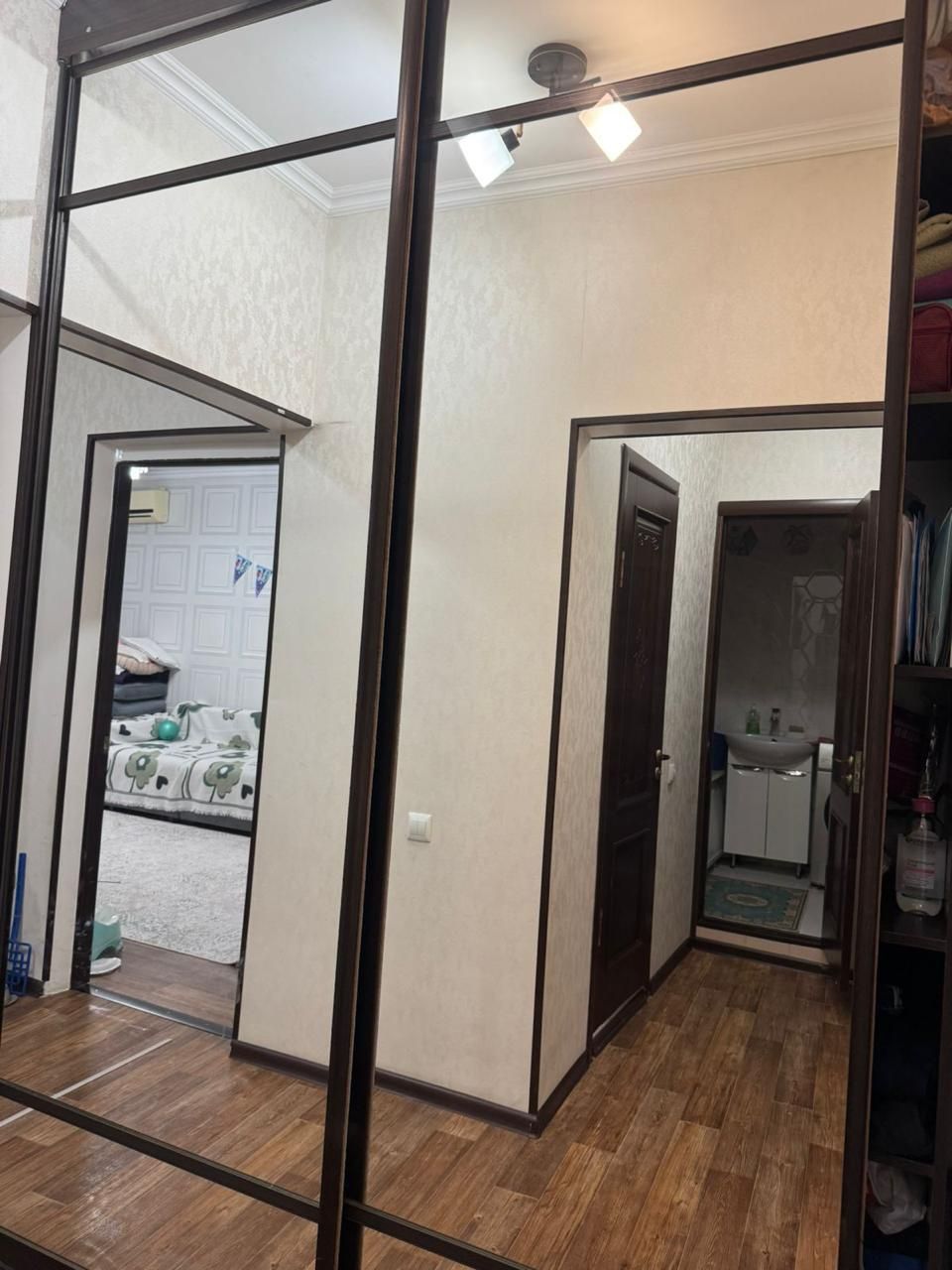Зеркало купе в хорошем состоянии