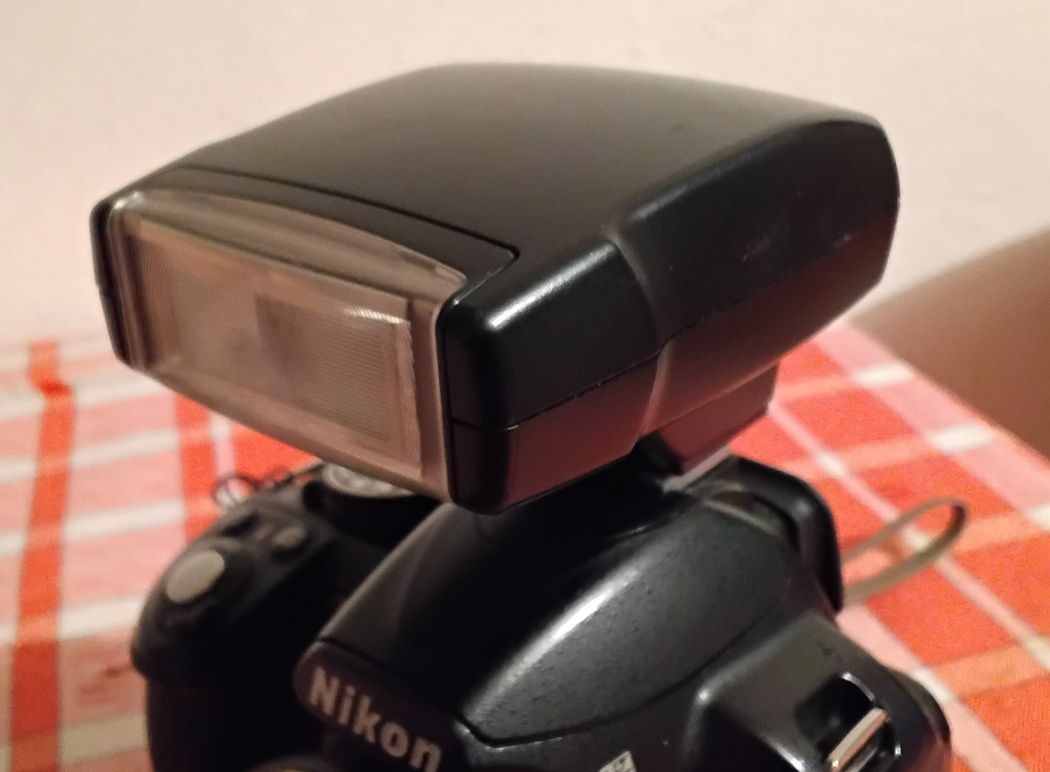 Продам вспышку nikon sb400.