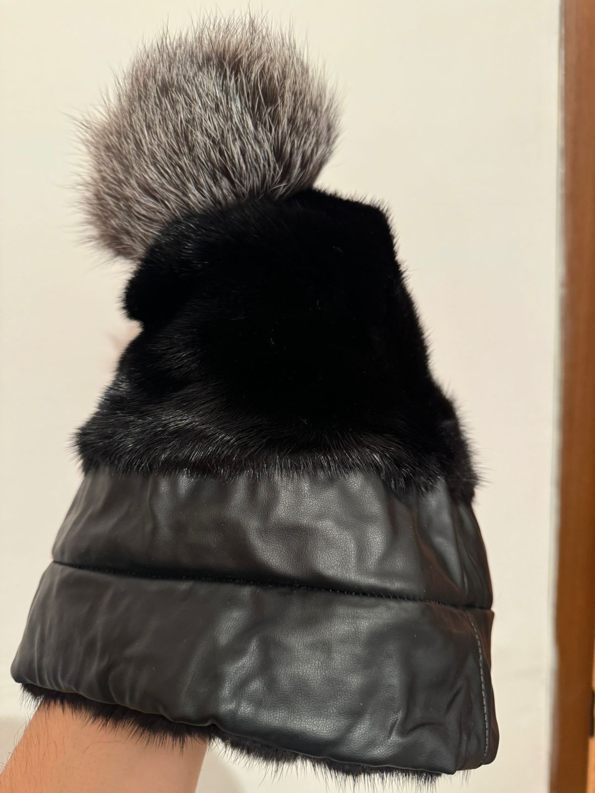 Продам женский норковый шапка
