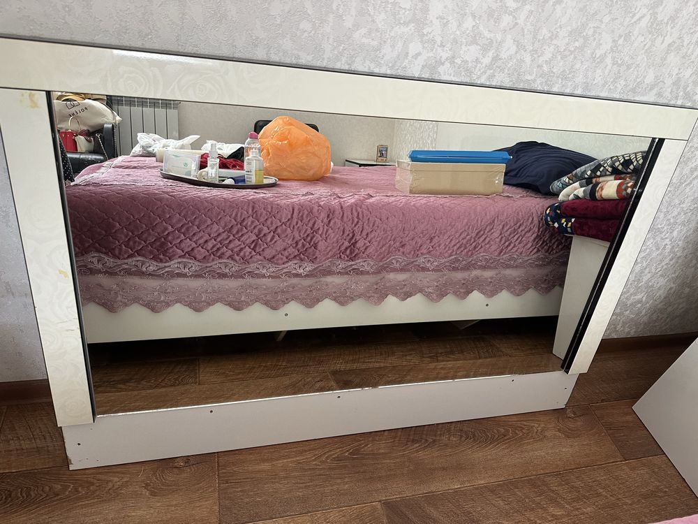 Комод с зеркалом
