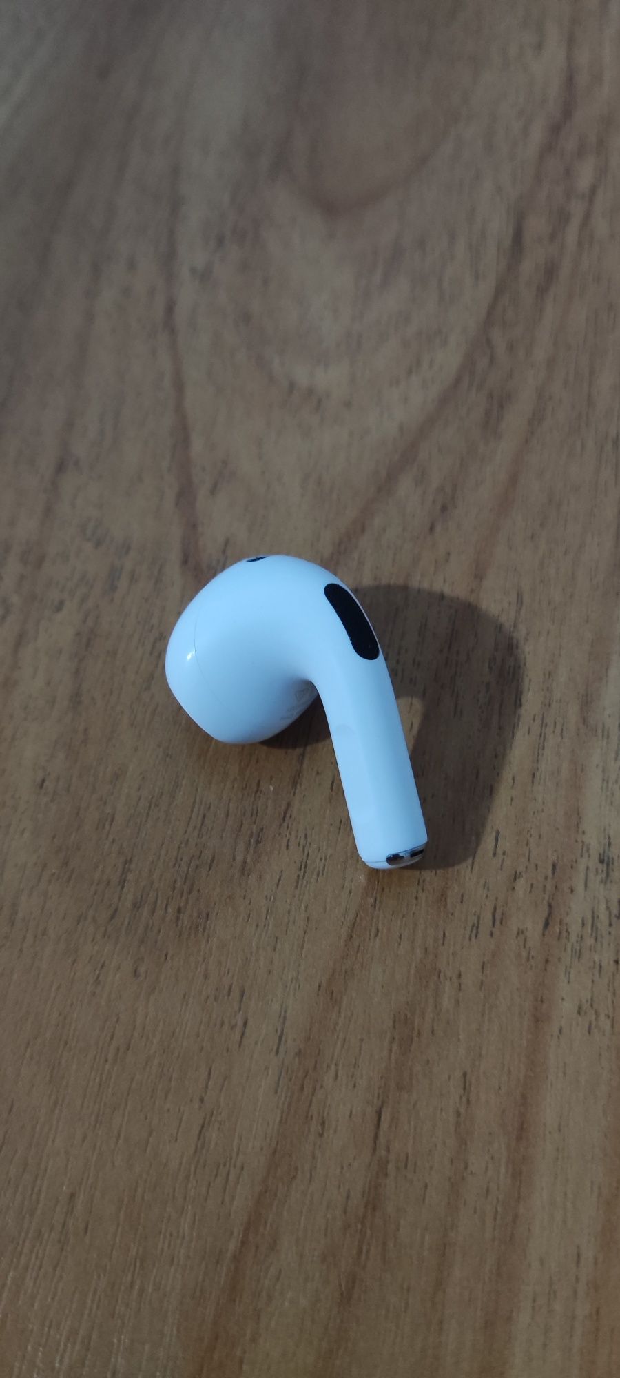 Продаю левое ухо airpods 3 pro в идеальном состоянии