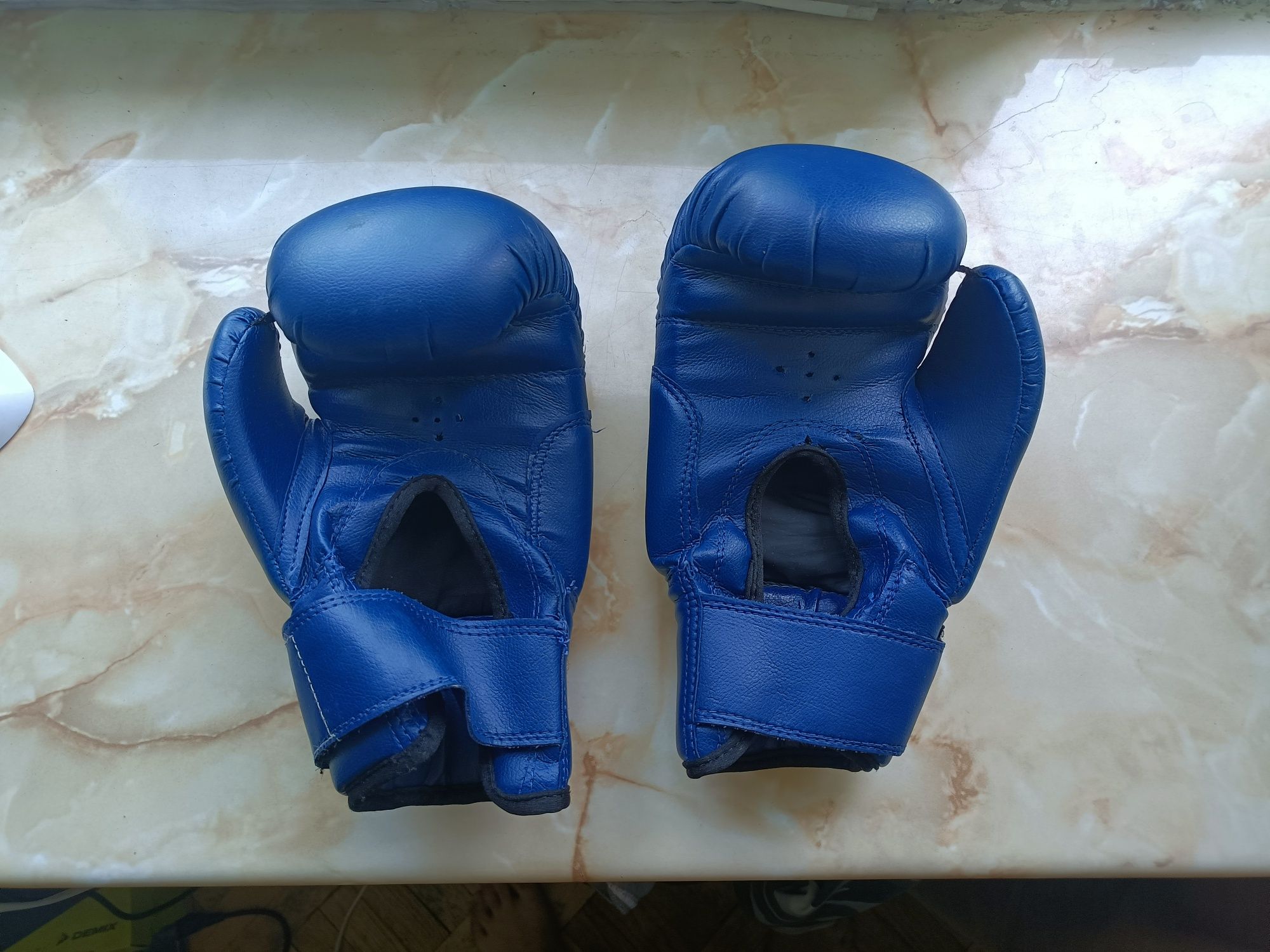 Продам боксерские перчатки 8 Oz