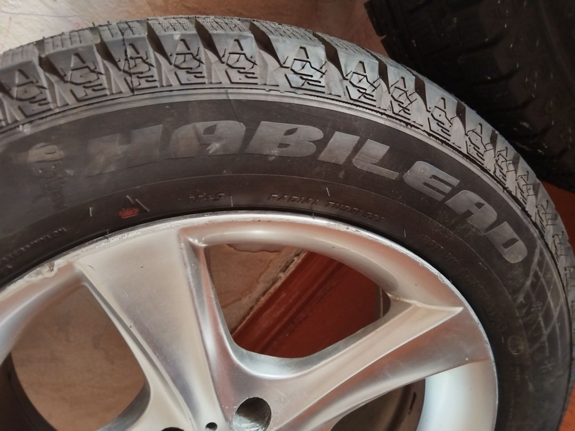Продам резину 205/60/R16