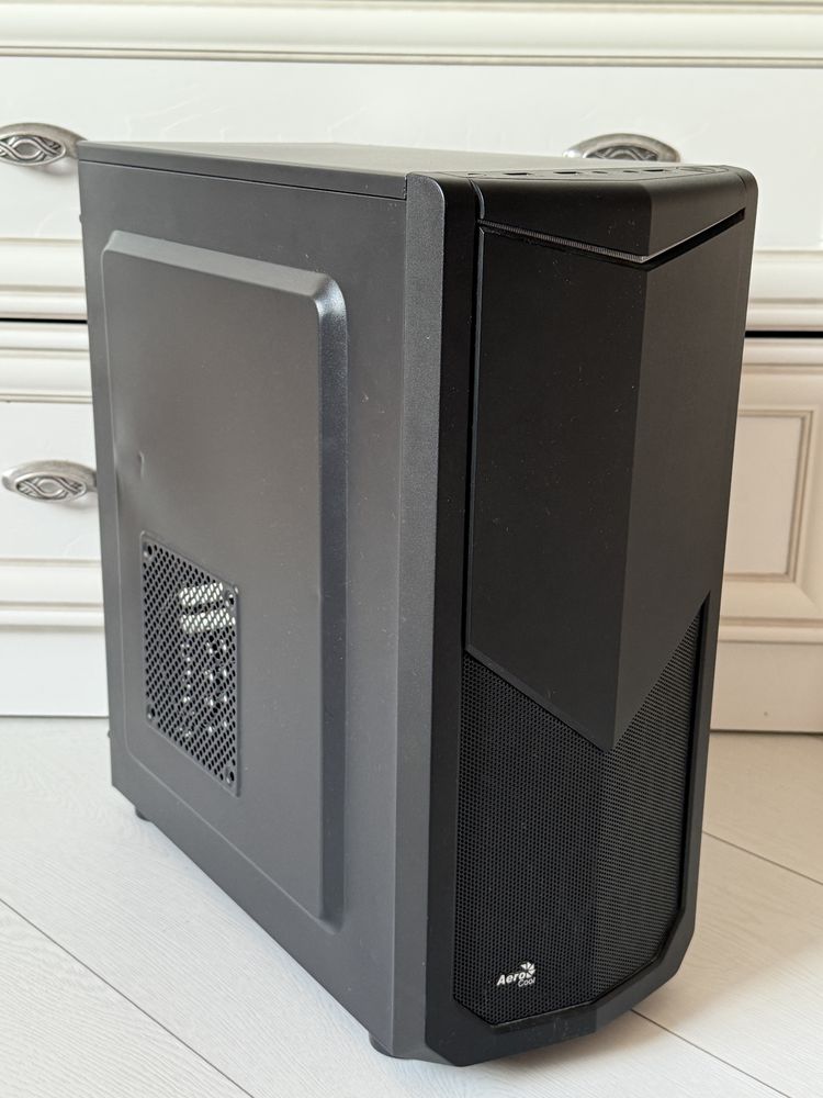 корпус aerocool tomahawk-s