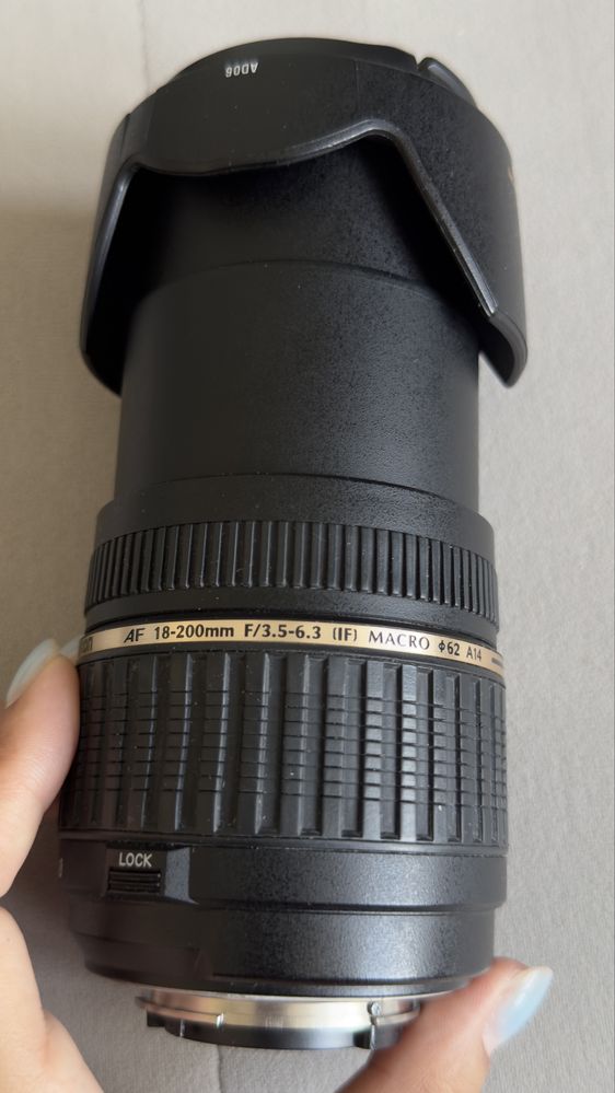 Срочно продаю Nikon D5100+ обьективы 18-55; 55-200; 18-200
