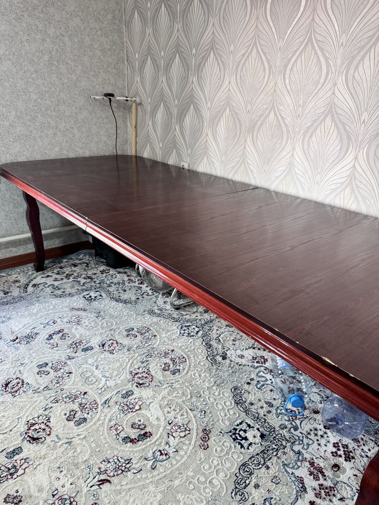 Продаётся гостинный стол