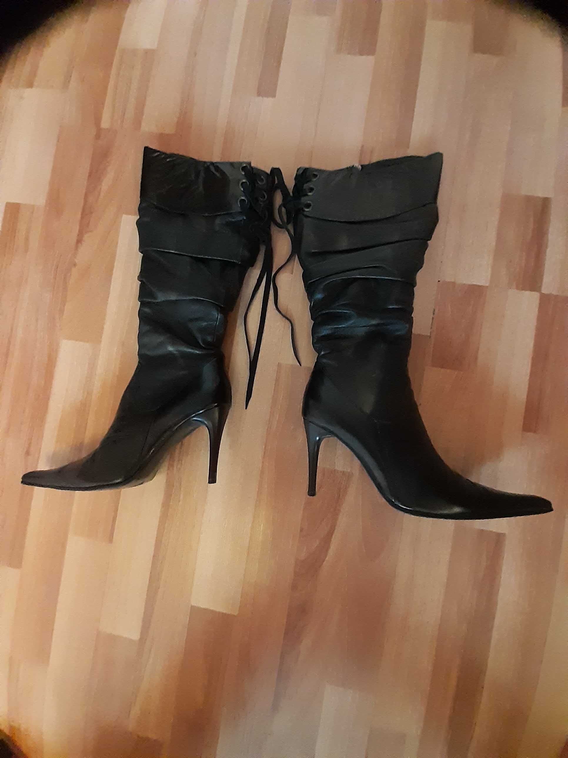 Продаю женские сапоги