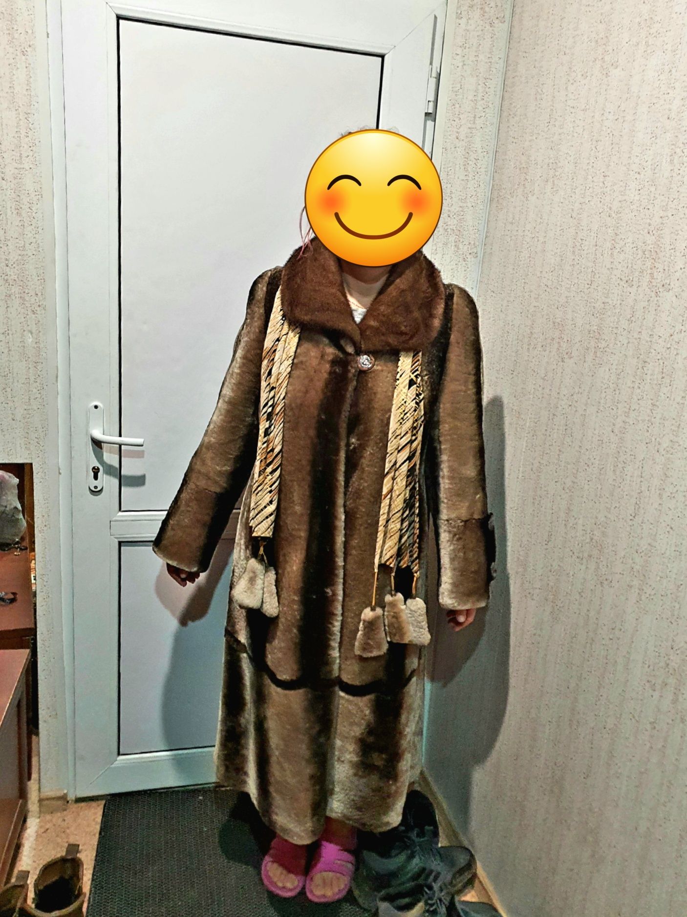 Продам женскую шубу.