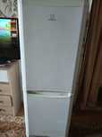 Продам холодильник Indesit