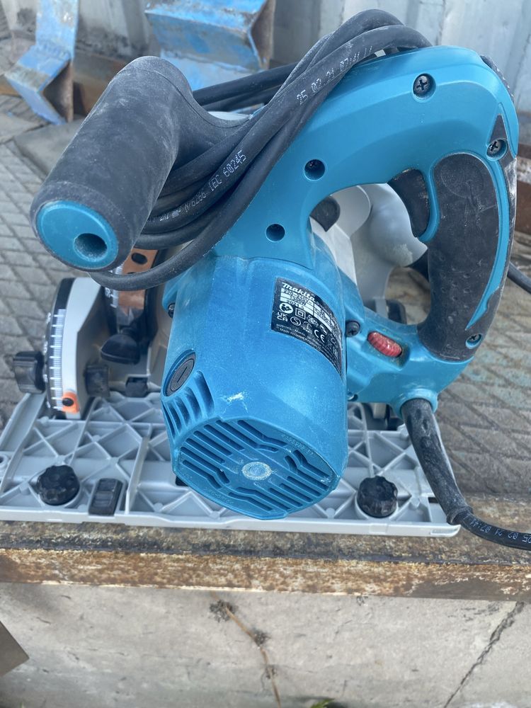 Продам дисковую пилу Makita SP6000