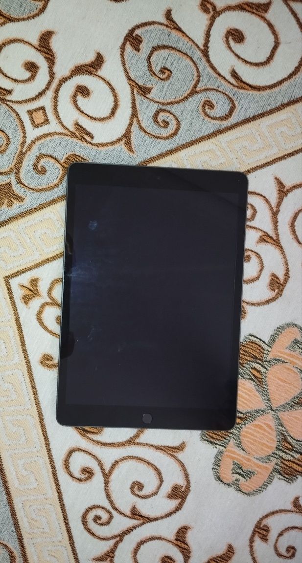 Продаю iPad 9-го поколения (2021), Wi-Fi, 64 ГБ.  
Почти как новый — к