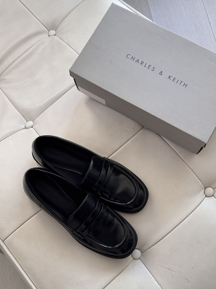 Лоферы Charles & Keith 39