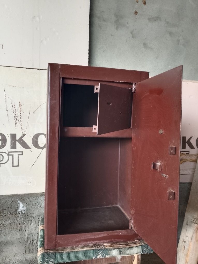 Продам советский сейф