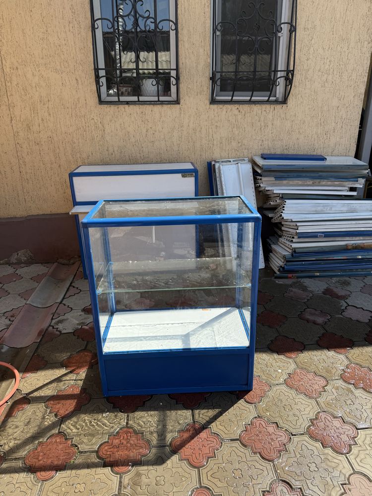 Витрины стеллажи для магазина