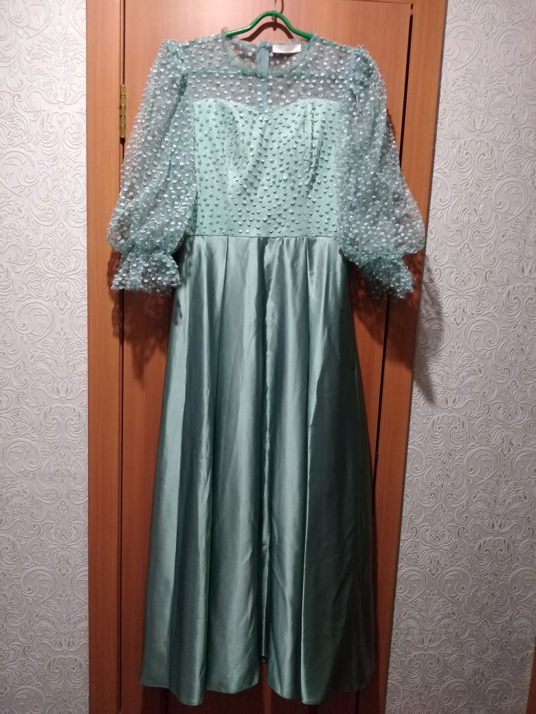 Продам женское платье 48-50 размер