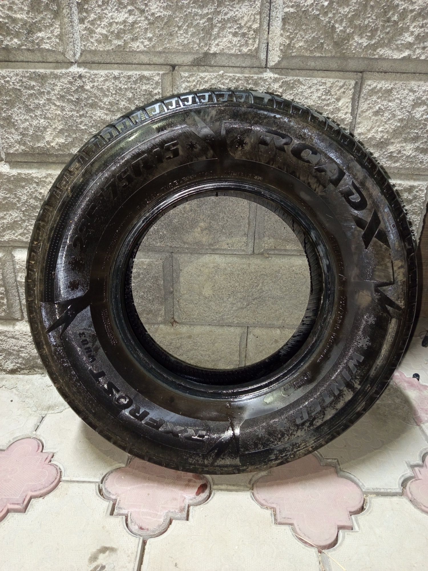 Продам колеса от делики 235/75R15. Торг возможен