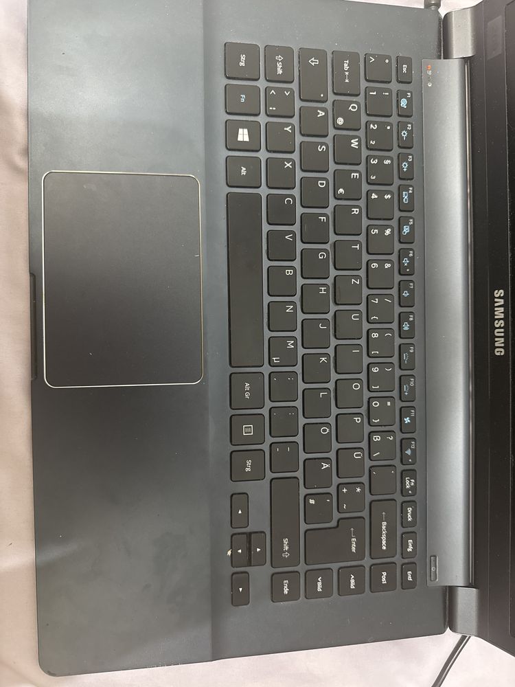 Модель: Samsung NP900X4C