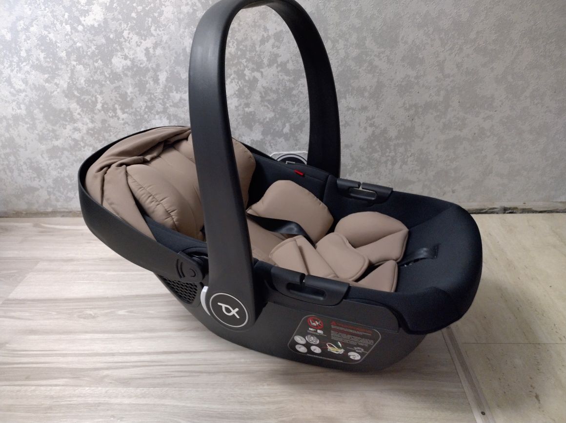 Продам коляску Tomix Selena 3 в 1.