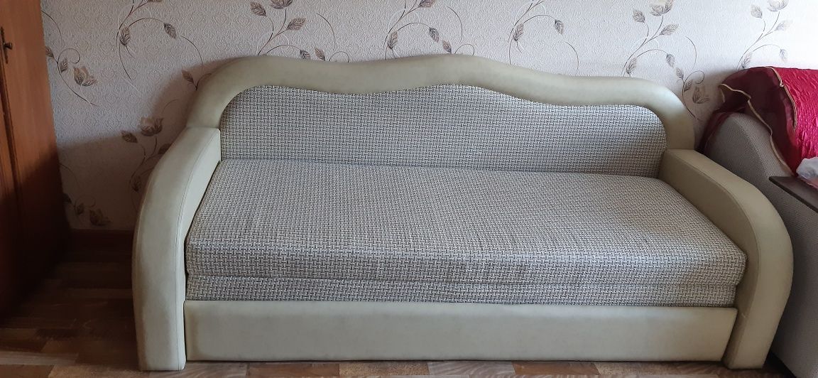 Продам  Диван   б/у  отличное  состояние