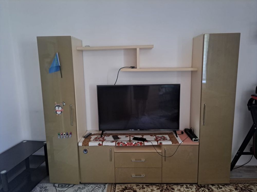 Продам шкаф тумбу под телевизор