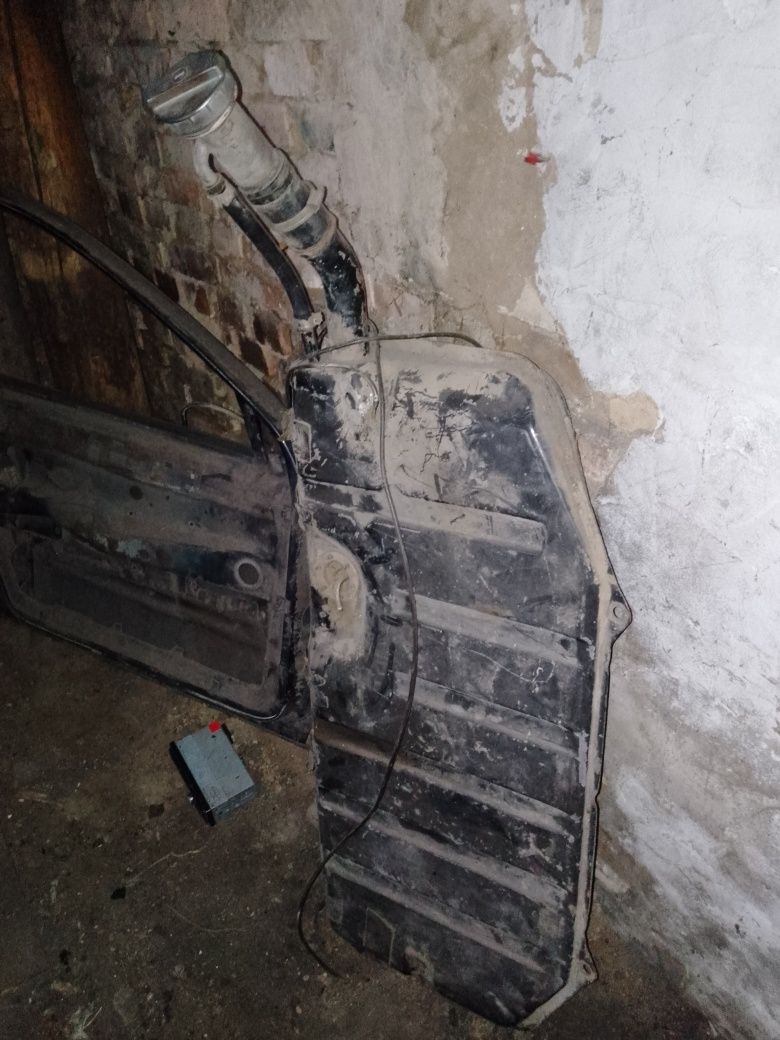 Продаю на машыну инструментый