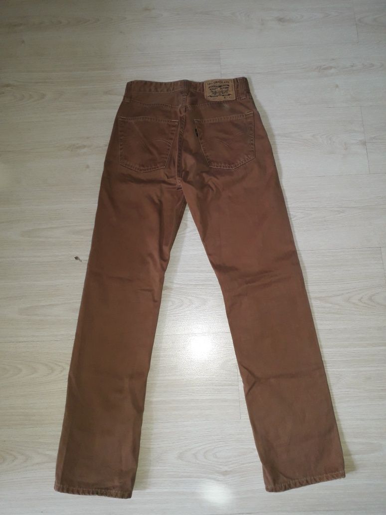 Фирменные джинсы Levi's 401 размер 27/30