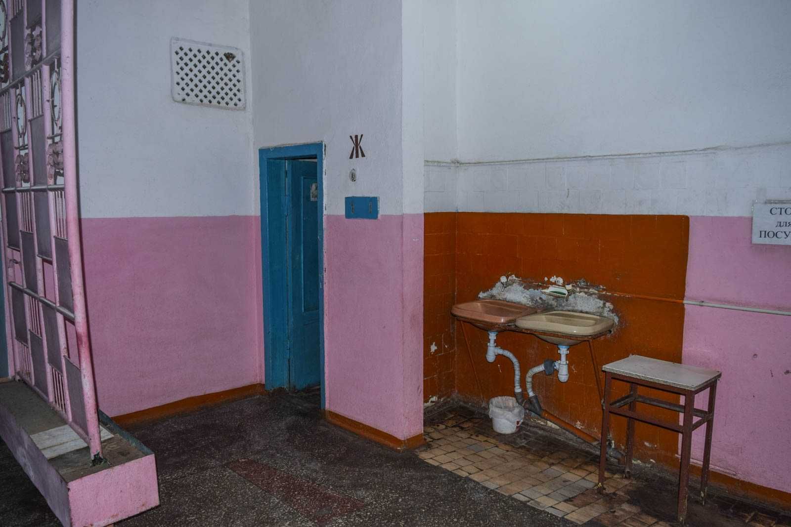 Продажа трехэтажного кирпичного здания в районе нового ЦОТа.