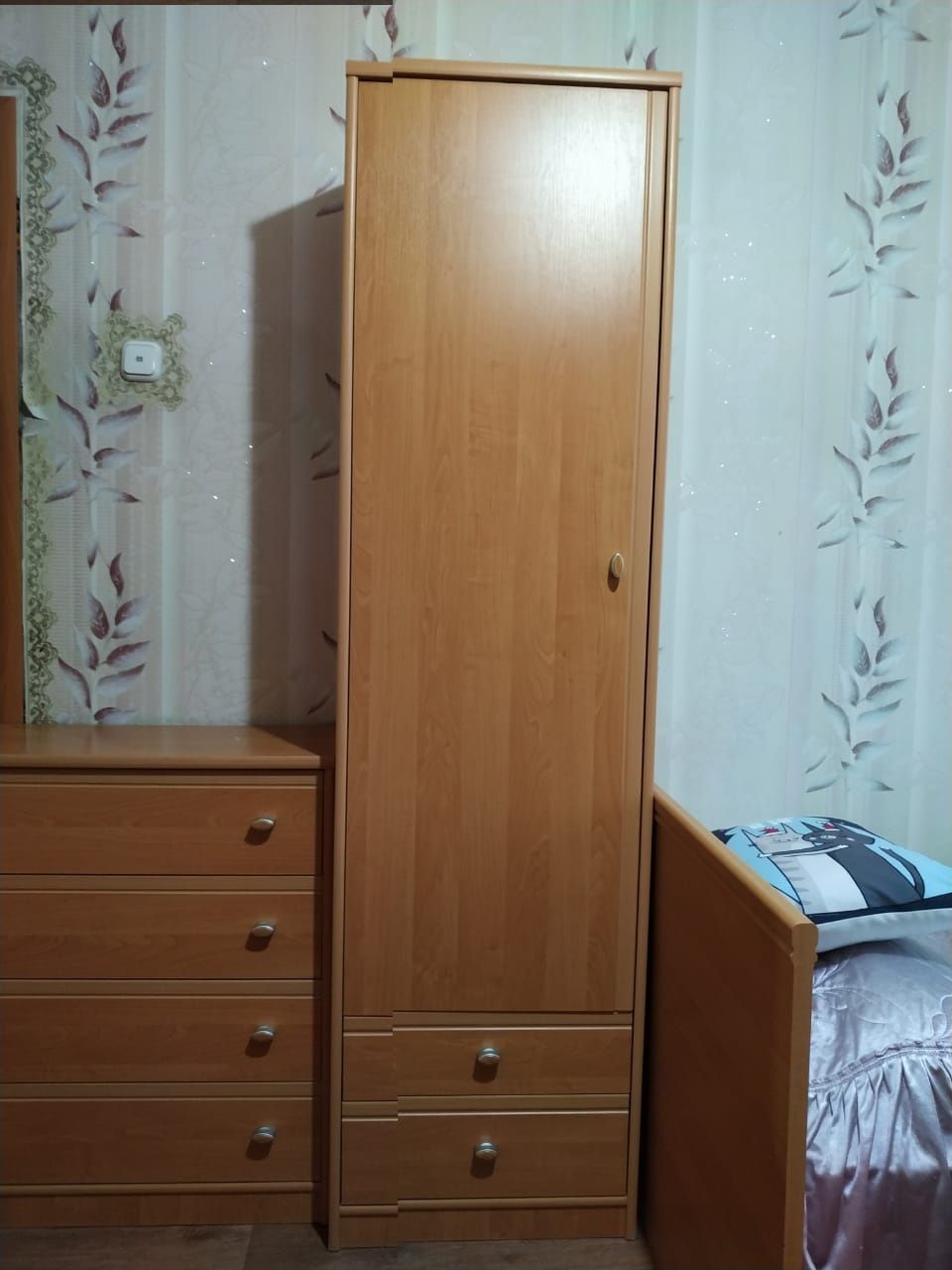 Продается стенка в детскую комнату с кроватями.  Юго-Восток. Самовывоз