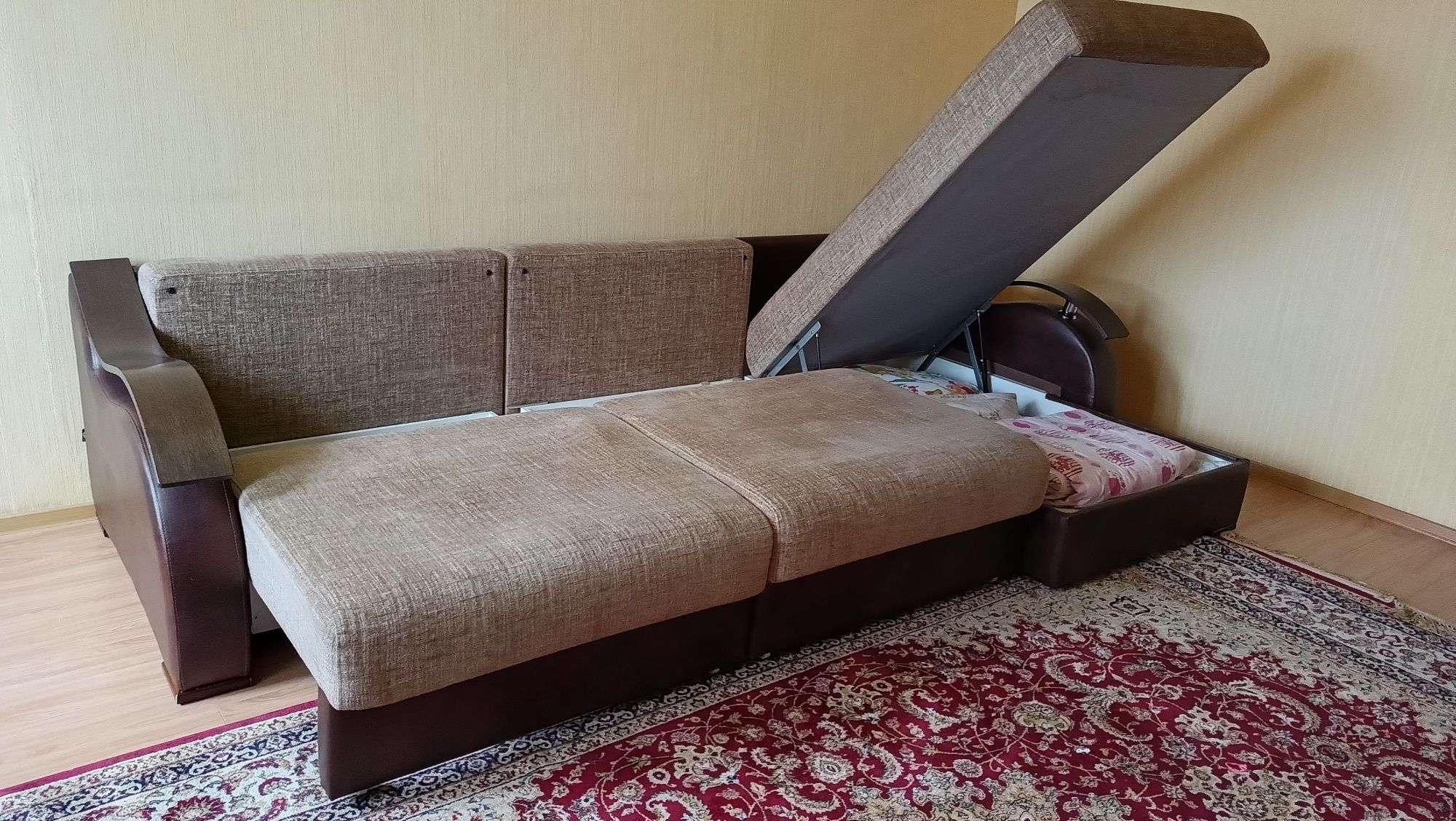 Угловой диван с атаманкой