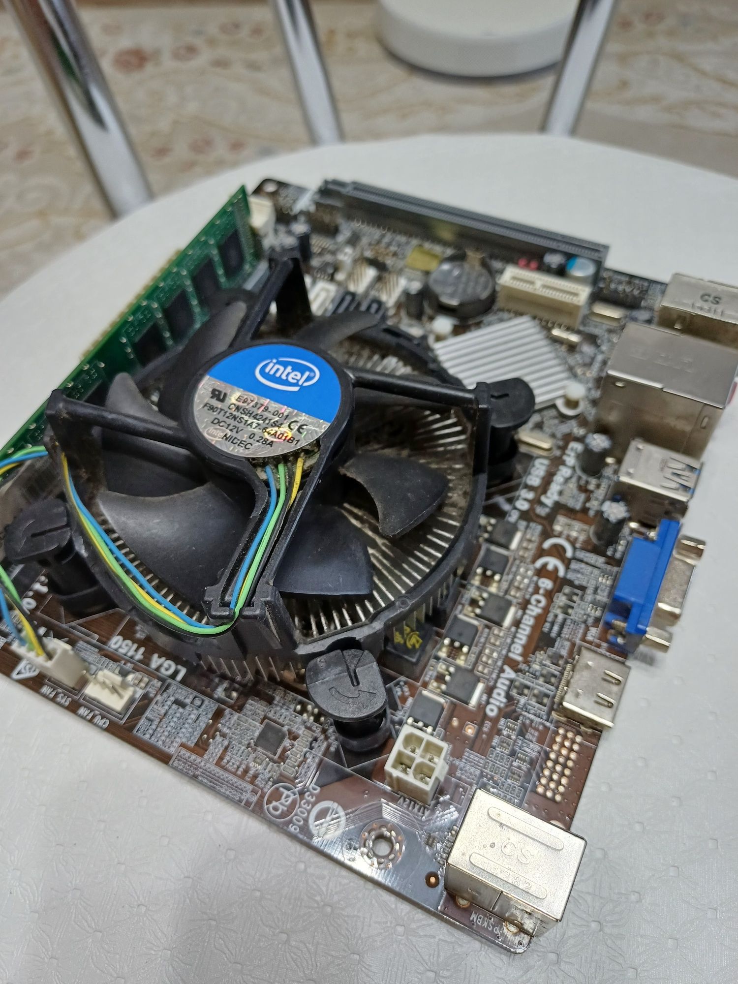 процессор intel pentium G3250
Память Mcpoi