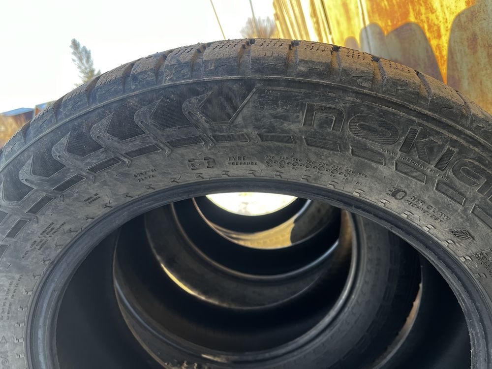 Продам зимнюю резину 245/55 R19 Nokian hakapelita