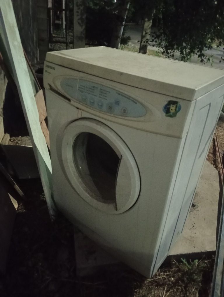 Продам стиральную машинку на запчасти то
