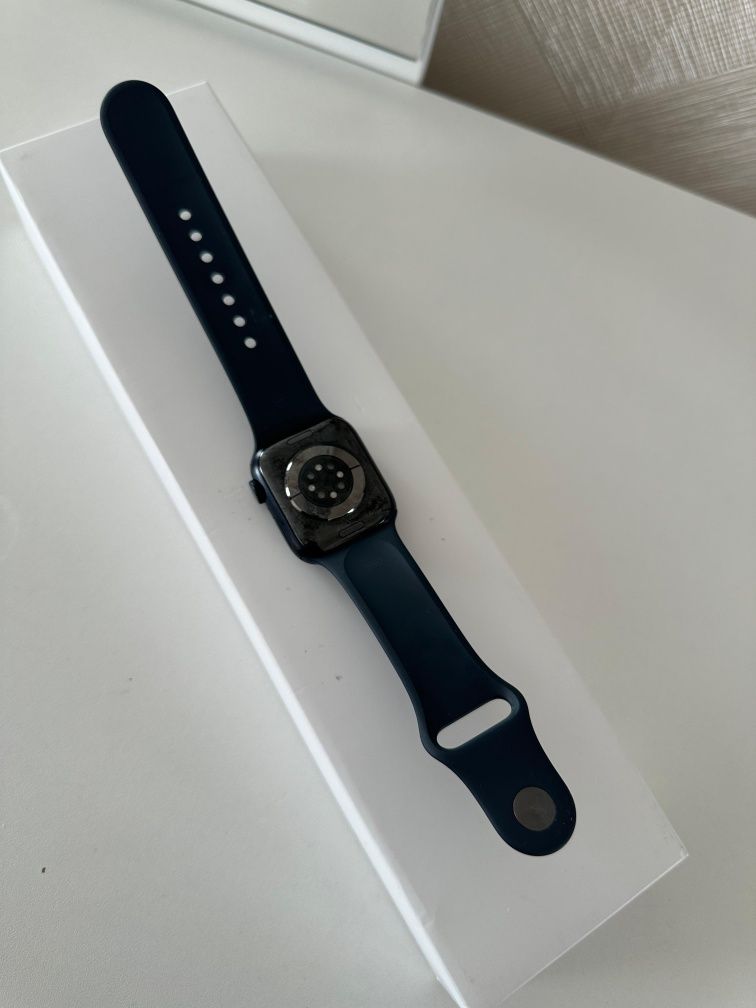 Смарт-часы Apple Watch Series 8 41 мм Aluminum черный Midnight