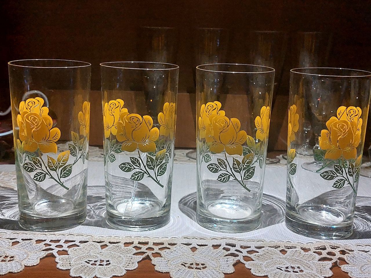 Бокалы ,кружки ,чашки