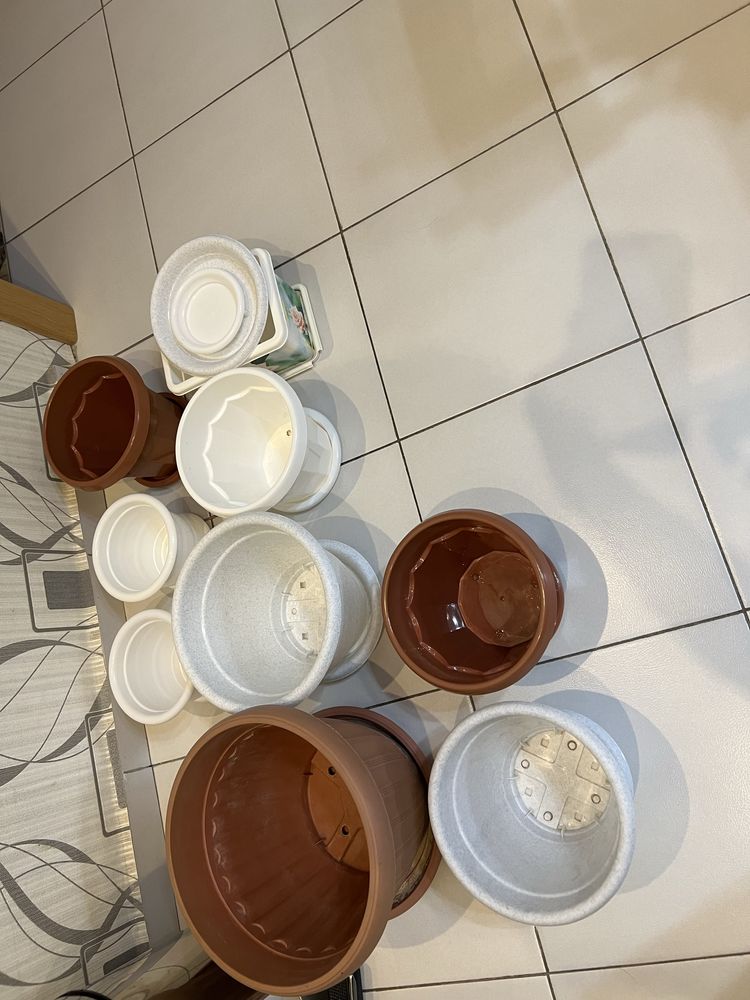 Продам горшки для цветов с подставкой, 9 горшков