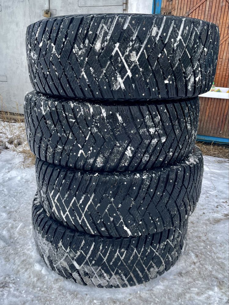 265/60 R18 комплект зимних шин