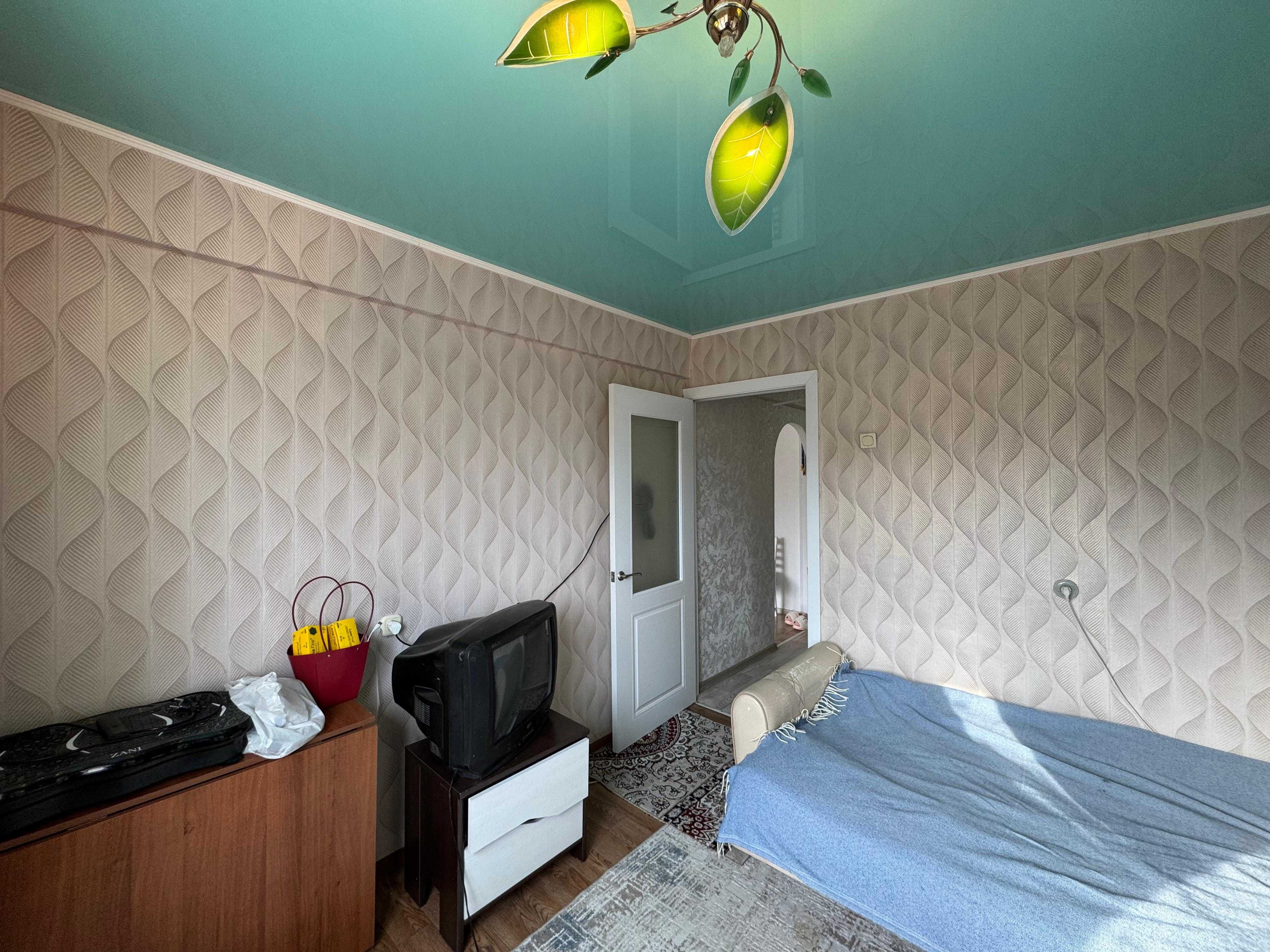Продаётся 3-х комнатная квартира по адресу:  
Сатпаева 32  (ТОРГ)