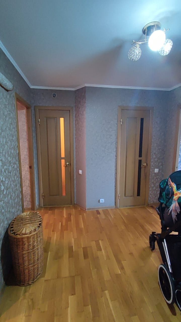 Продам 3х к. кв новой планировки на втором этаже кирпич район Окена