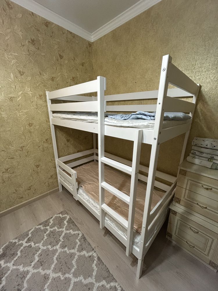 Срочно продам двухярусную кровать