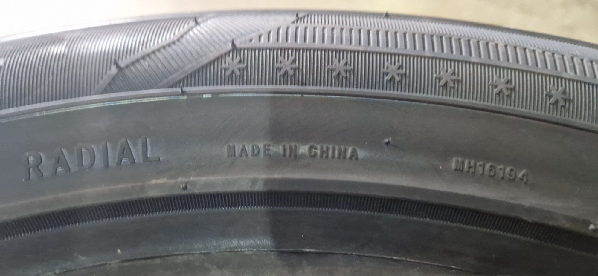 Шины 215/55R17 размера.