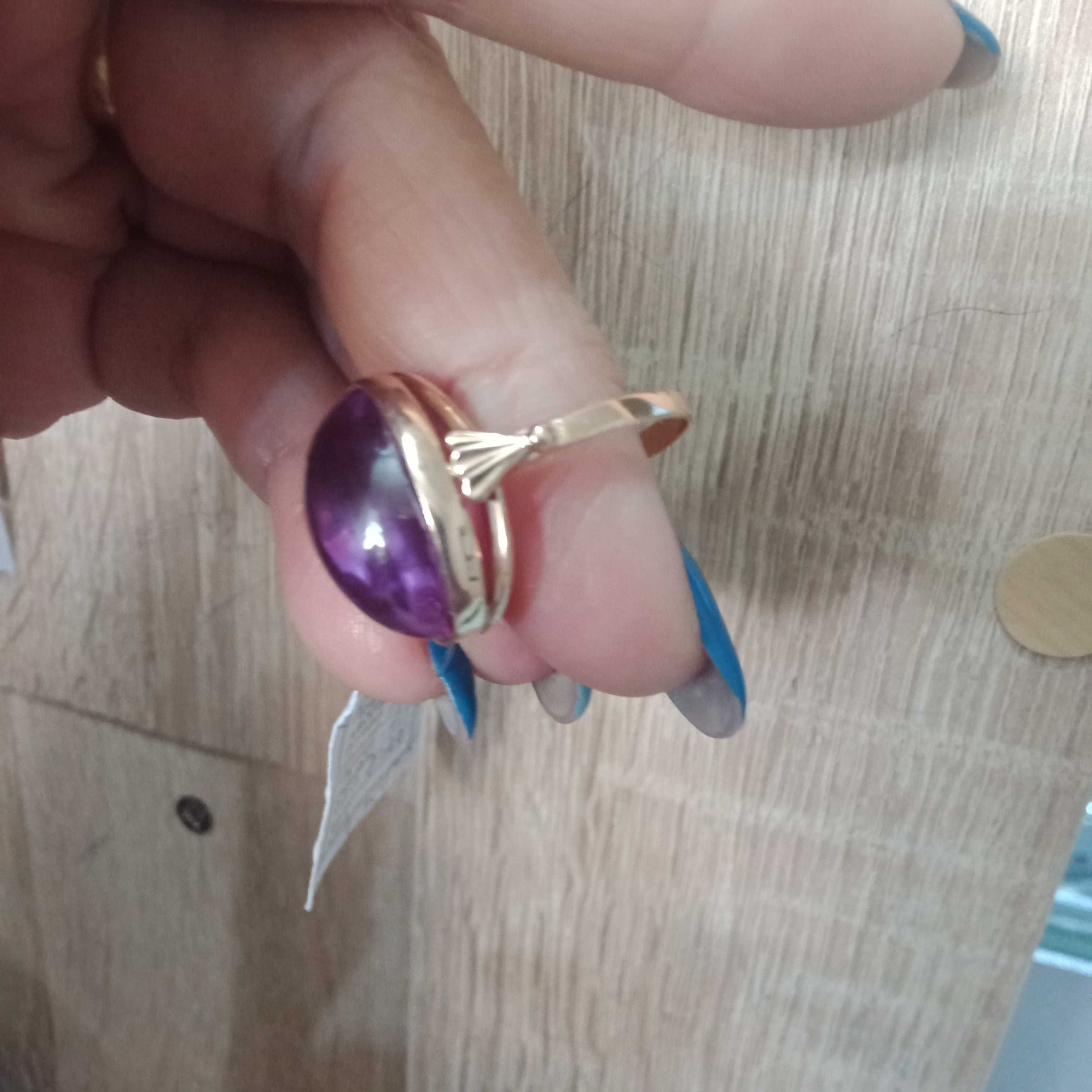 Золотые серьги с топазом