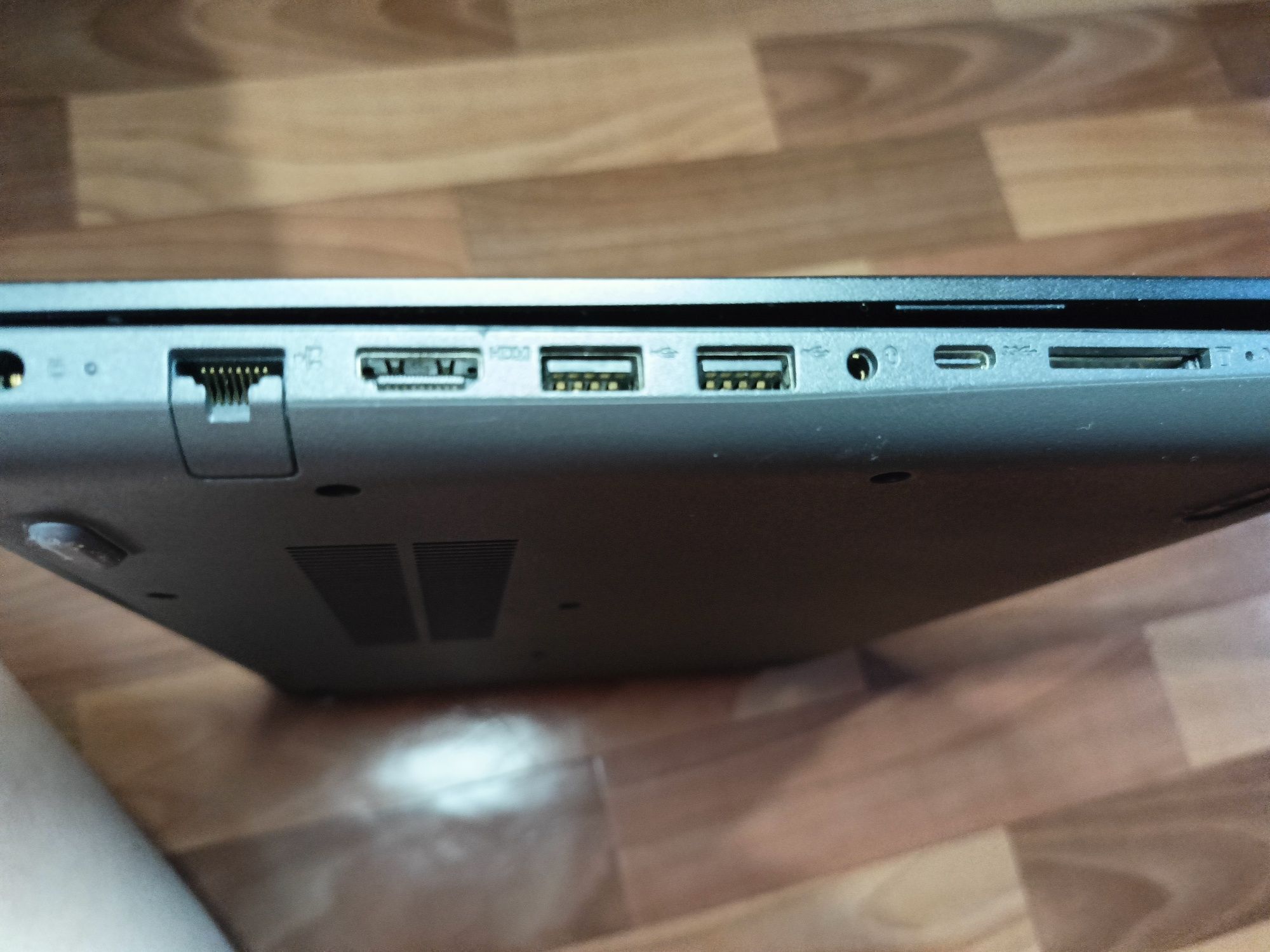 Ноутбук Lenovo 81DC + диск на терабайт памяти вставленный