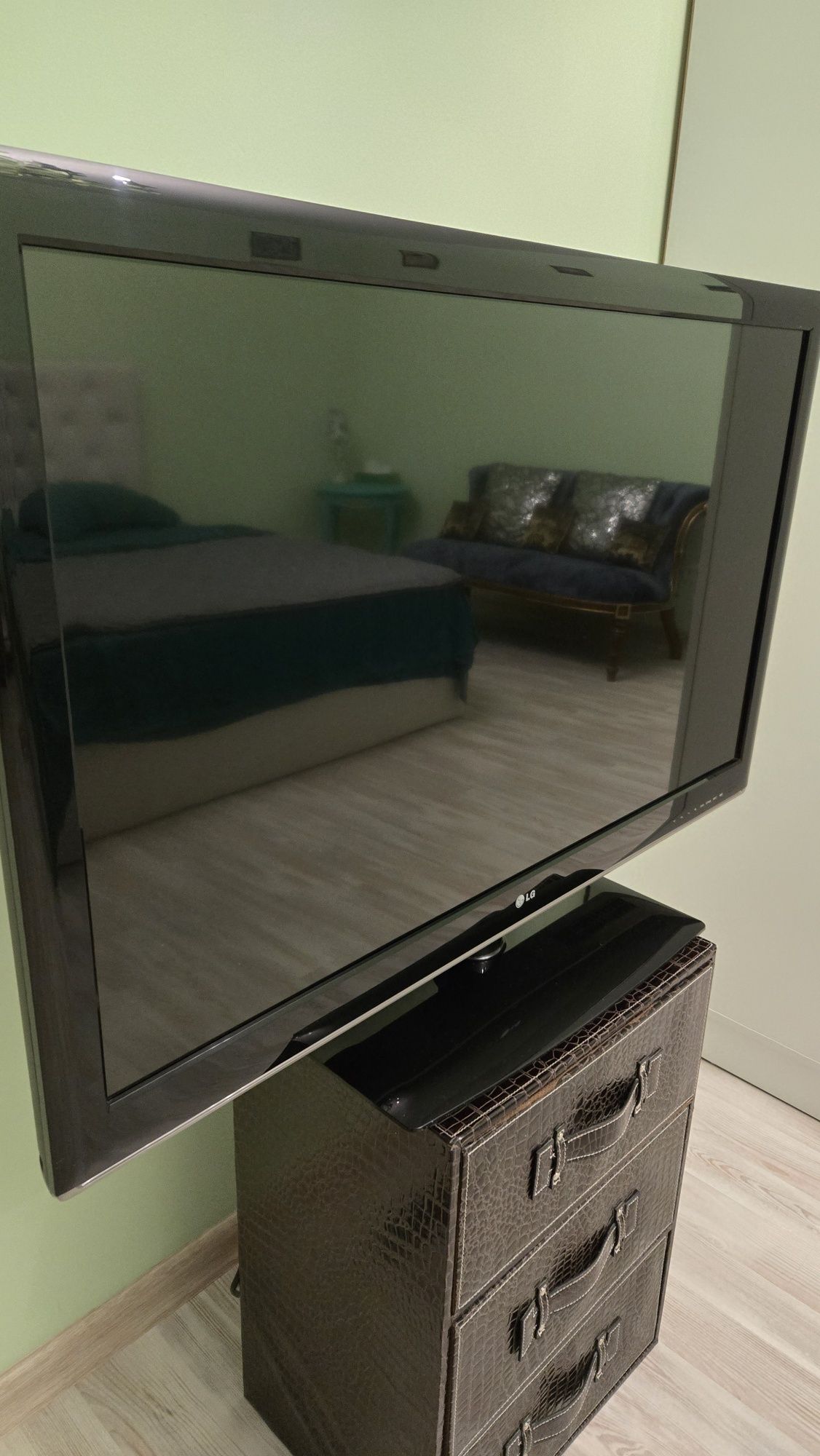 Продам плазменный телевизор LG