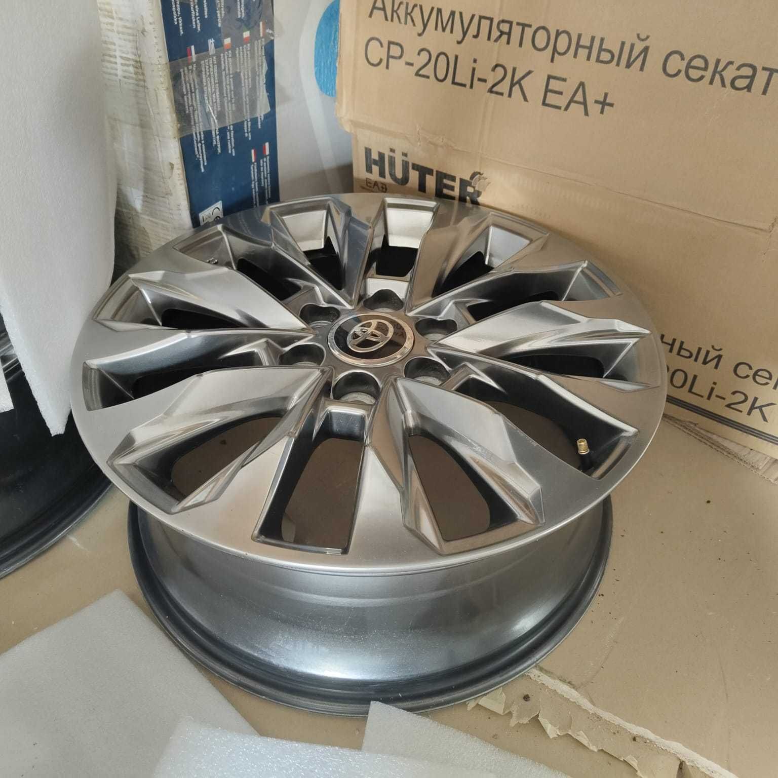 Комплект дисков R20 на Land Cruiser 300