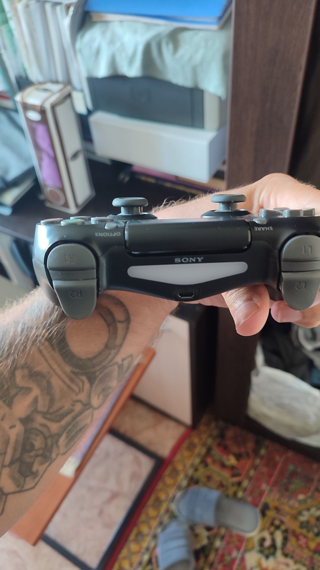 Продам новый геймпад Dualshock 4 для пс4 с проводом