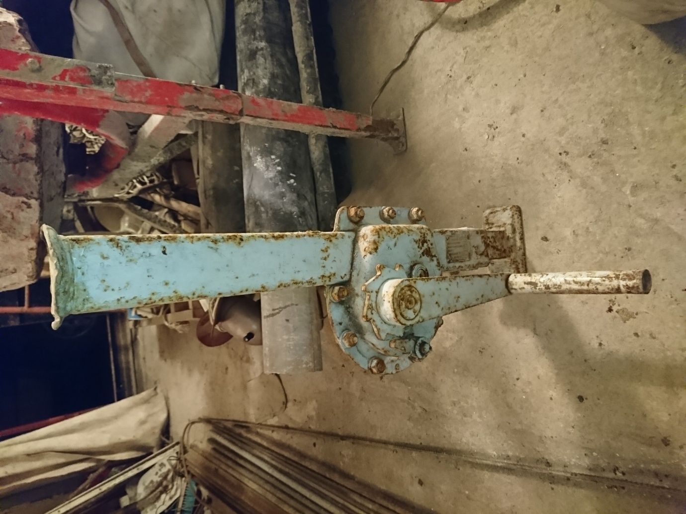 Продам домкрат Ж/Д 75000тг.